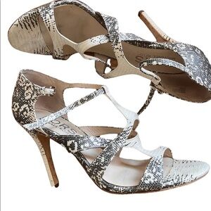 𝅺KORS by Michael kors snake print leather sandals size 91/2